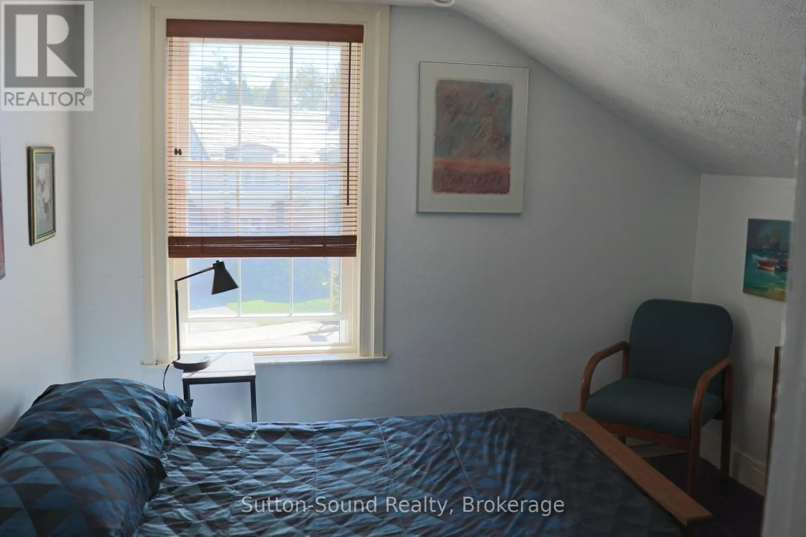 250 5TH STREET E