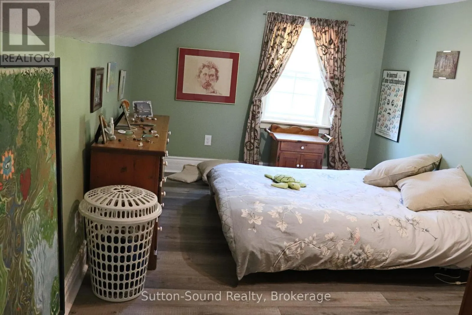 250 5TH STREET E