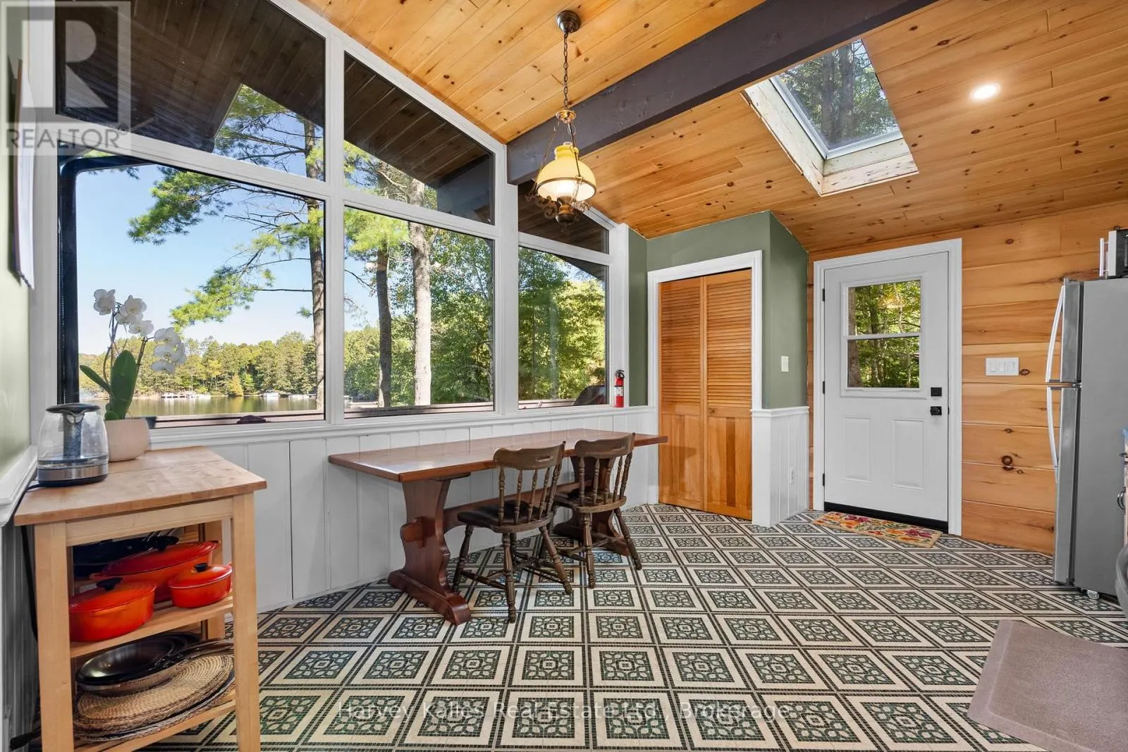 1003 HOLLOW ROAD