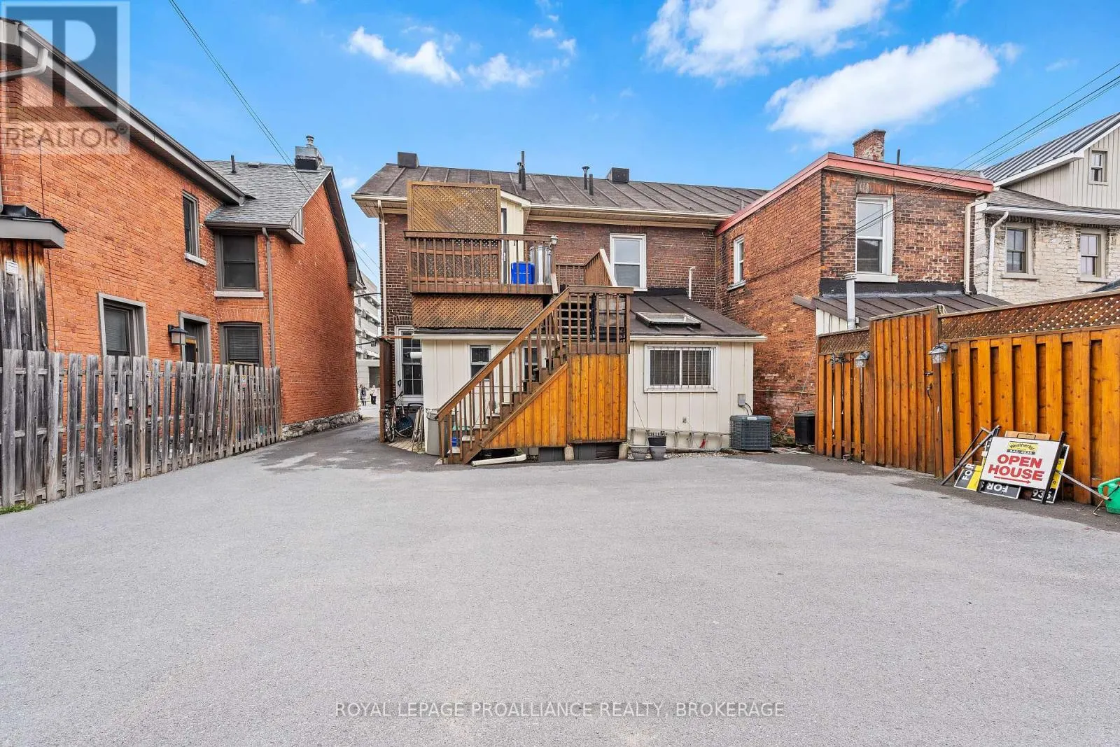 272 WELLINGTON STREET