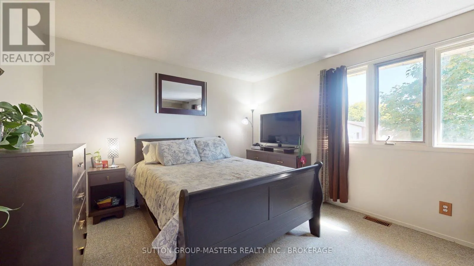 4 TRILLIUM COURT
