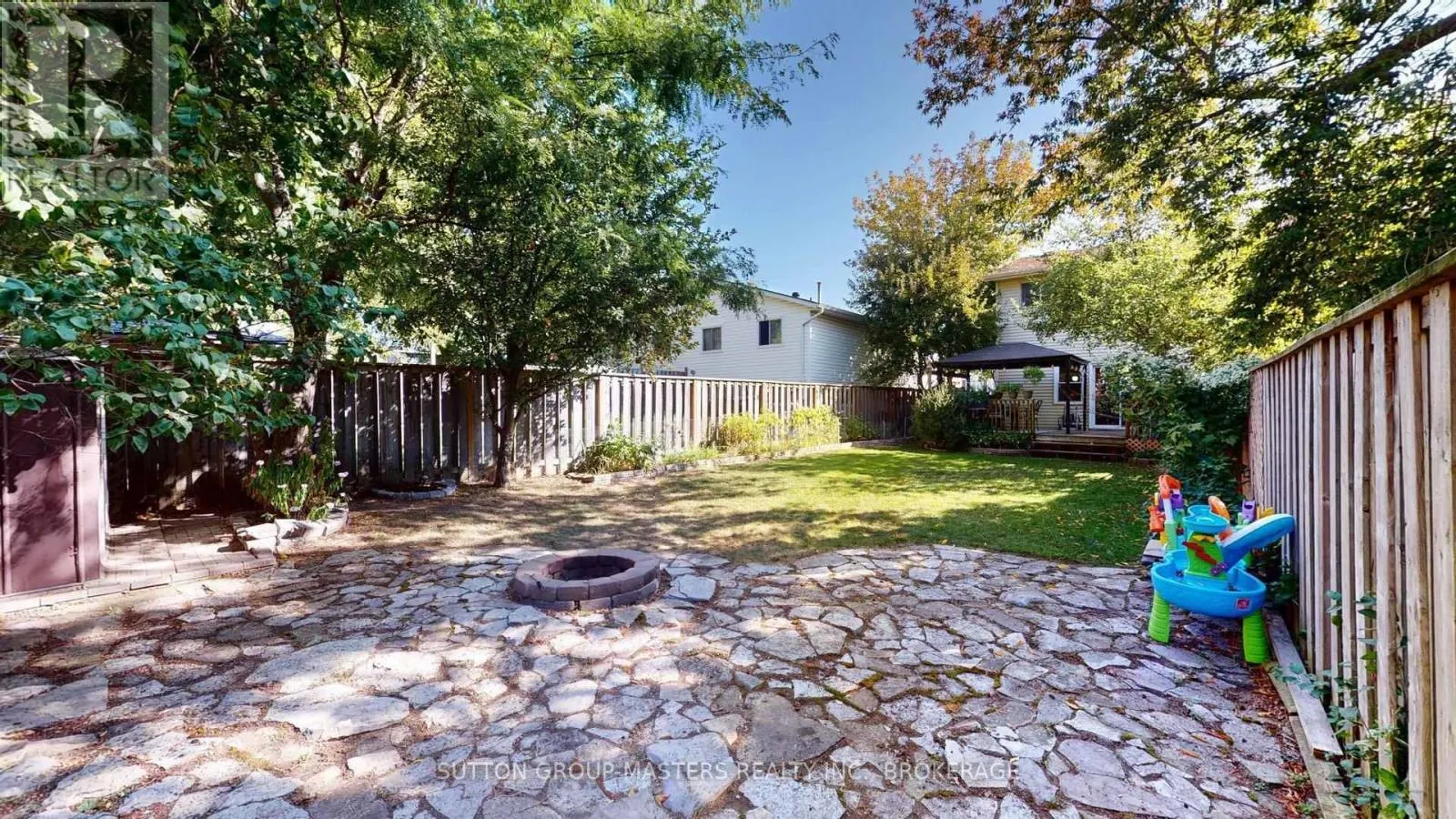 4 TRILLIUM COURT