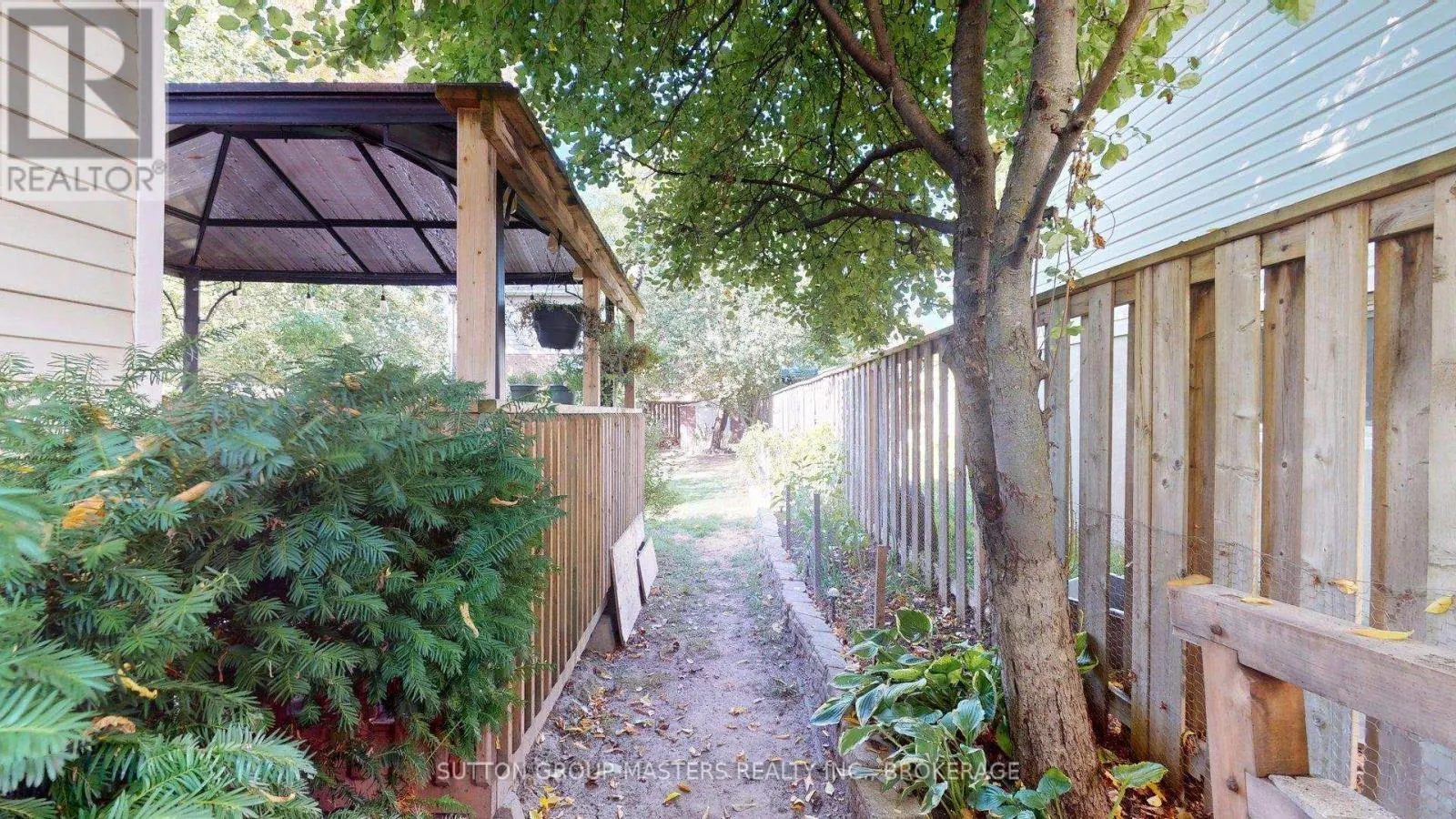 4 TRILLIUM COURT
