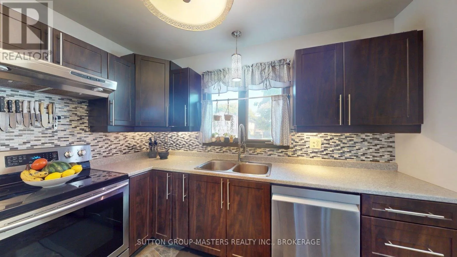 4 TRILLIUM COURT