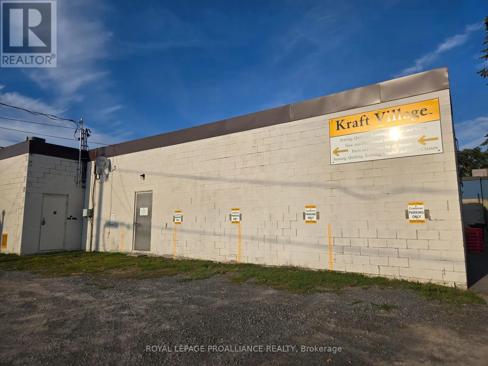 2 - 191 DUNDAS STREET E, #2