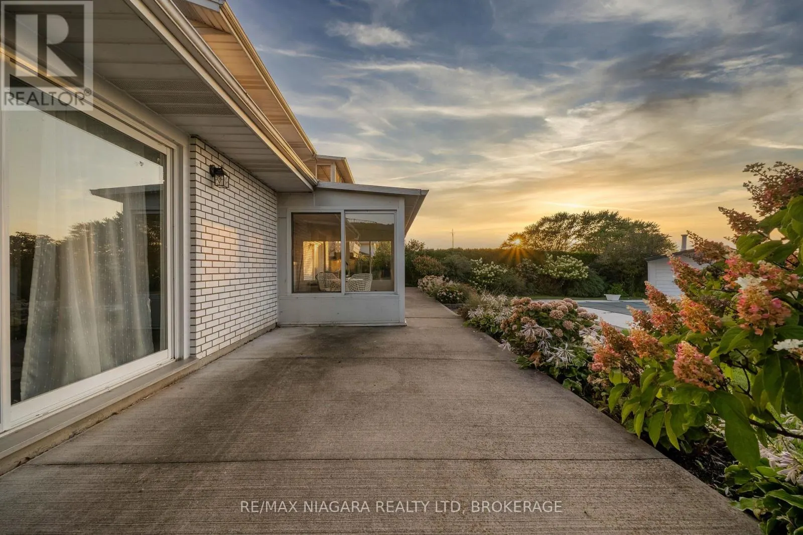 49 ROYAL YORK ROAD
