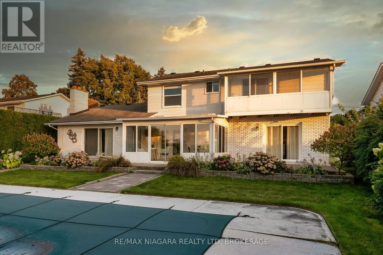 49 ROYAL YORK ROAD