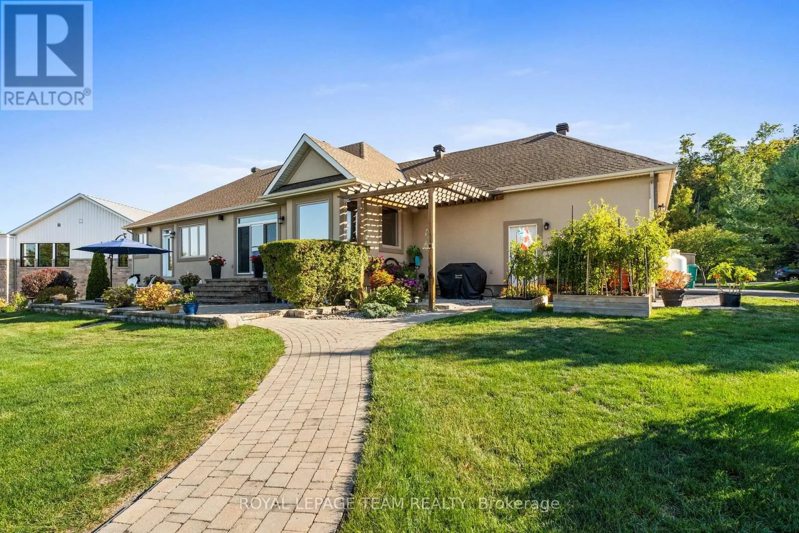 2193 TRAILWOOD DRIVE