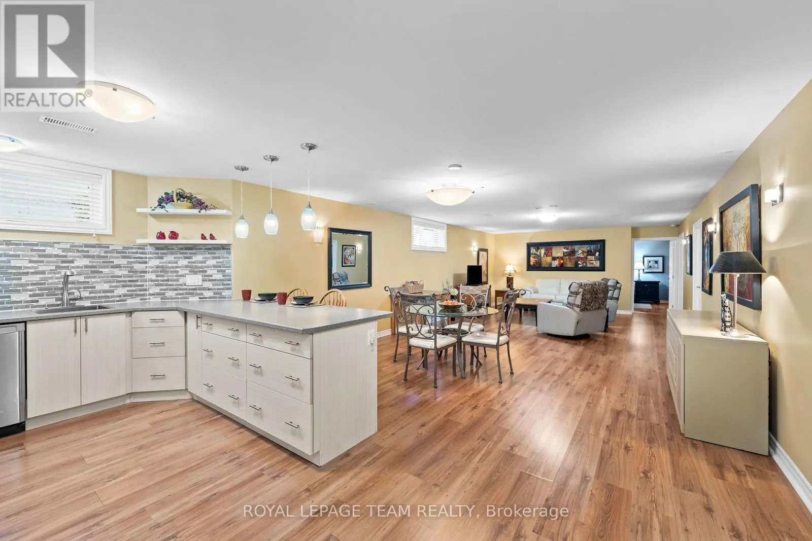 2193 TRAILWOOD DRIVE