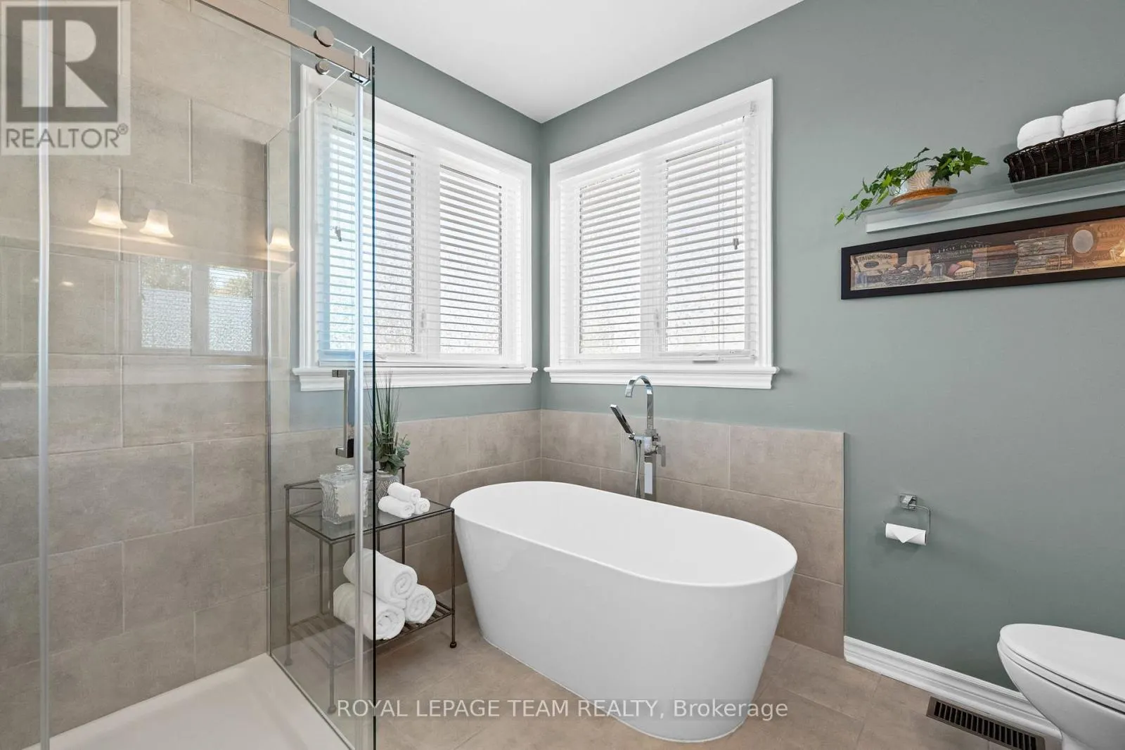 2193 TRAILWOOD DRIVE