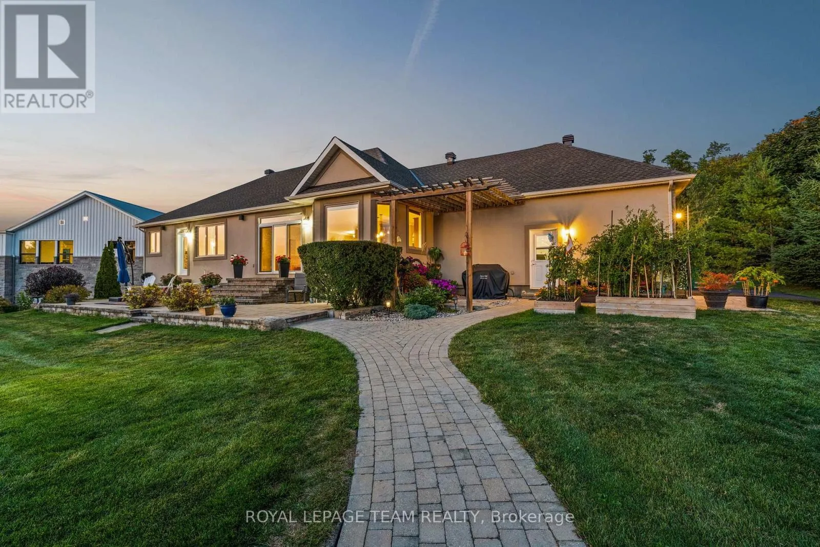 2193 TRAILWOOD DRIVE