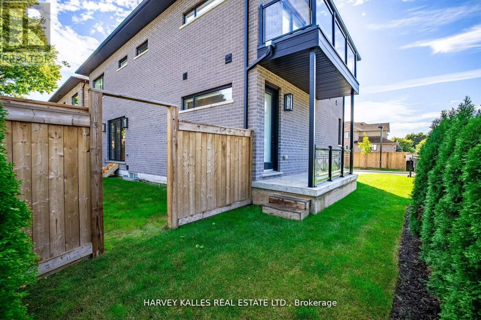 1 - 121 FIDDLERS GREEN ROAD