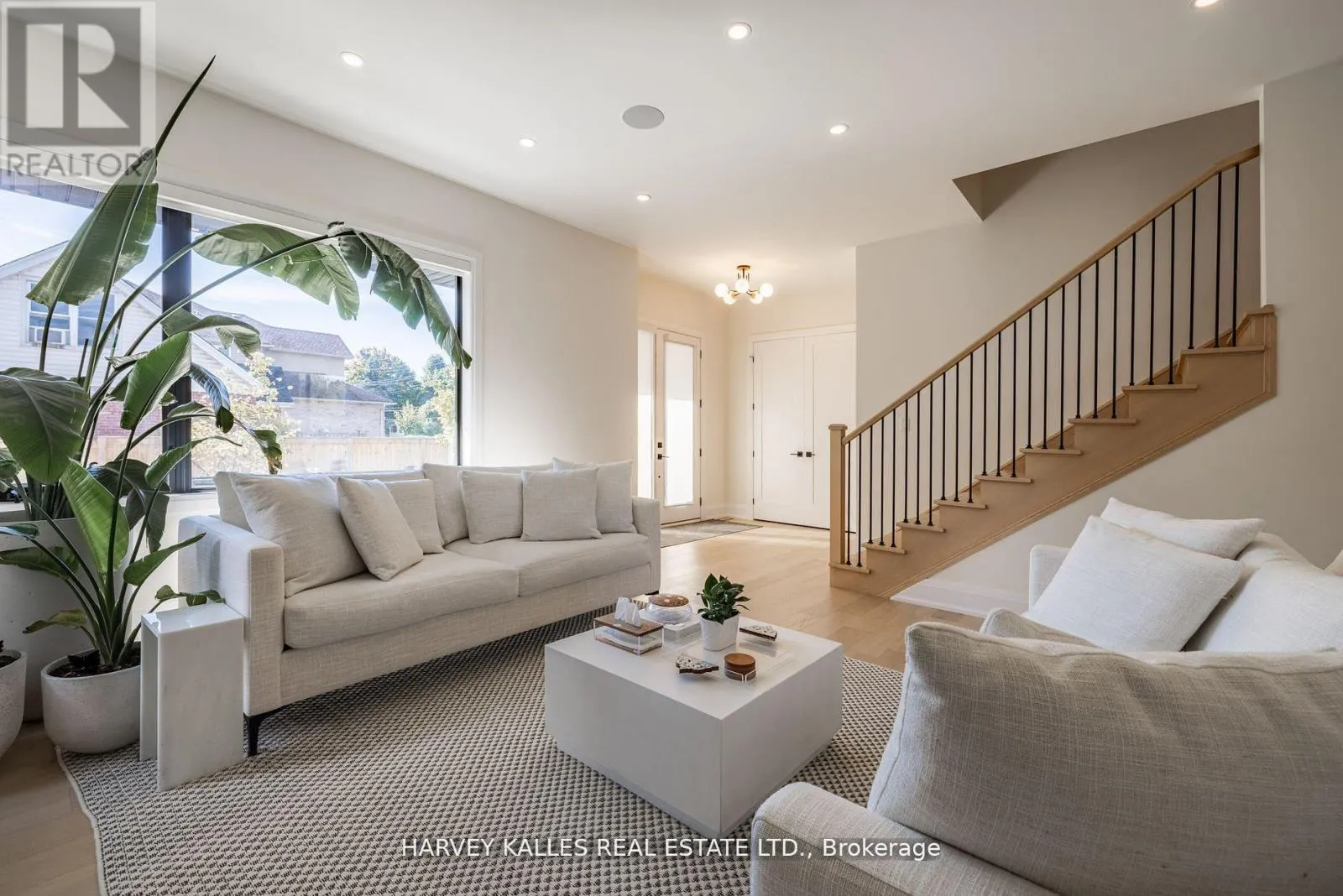 1 - 121 FIDDLERS GREEN ROAD