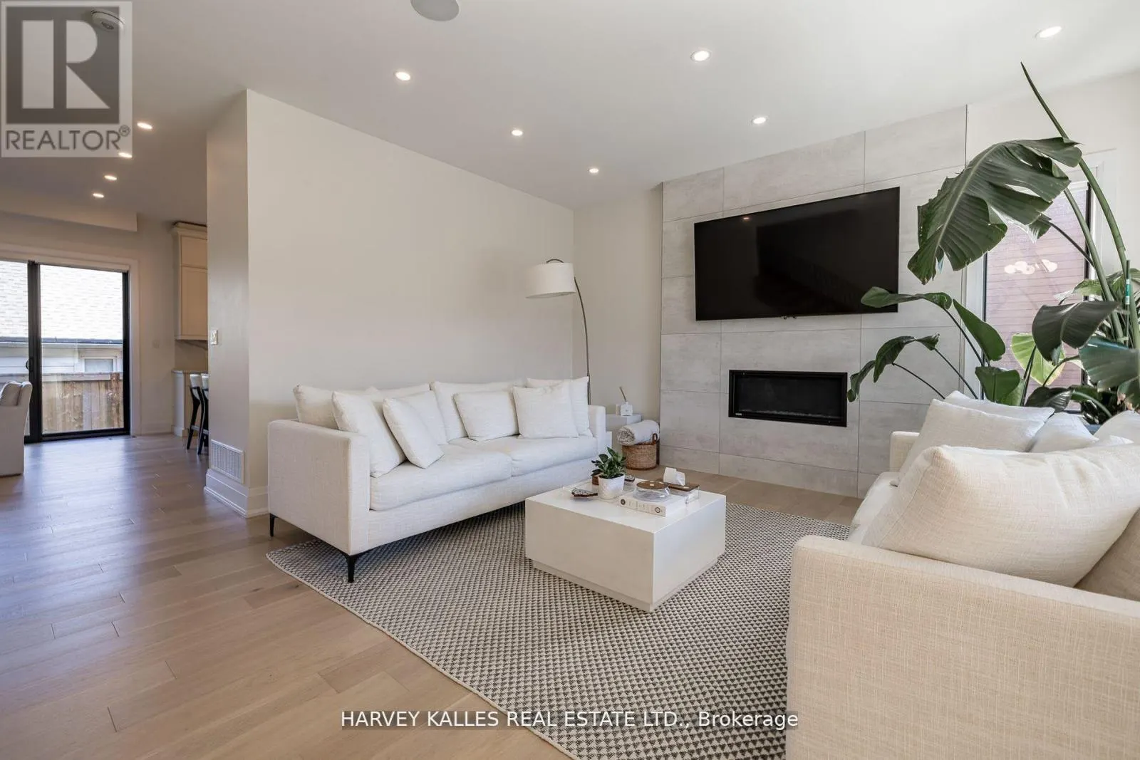 1 - 121 FIDDLERS GREEN ROAD