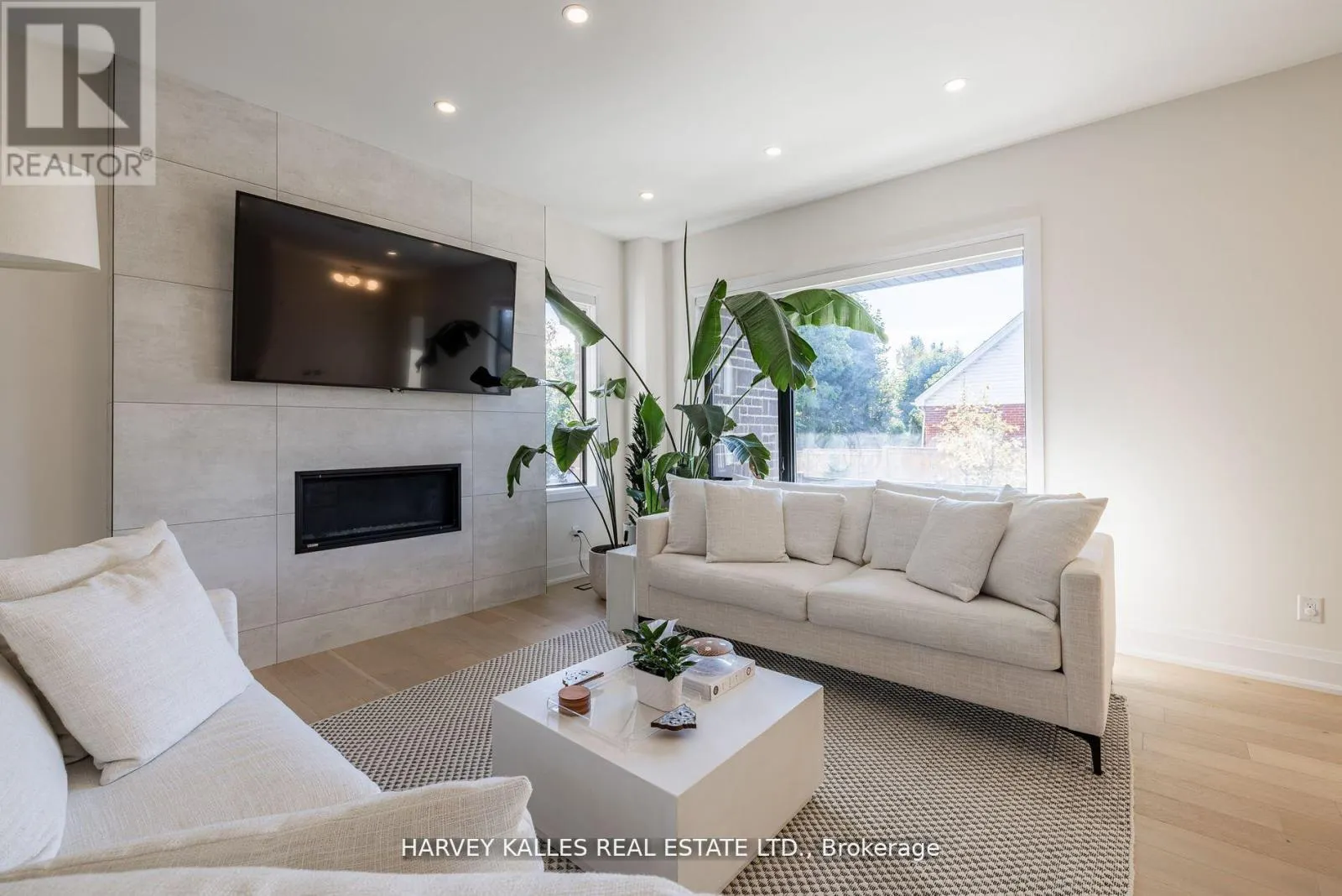 1 - 121 FIDDLERS GREEN ROAD