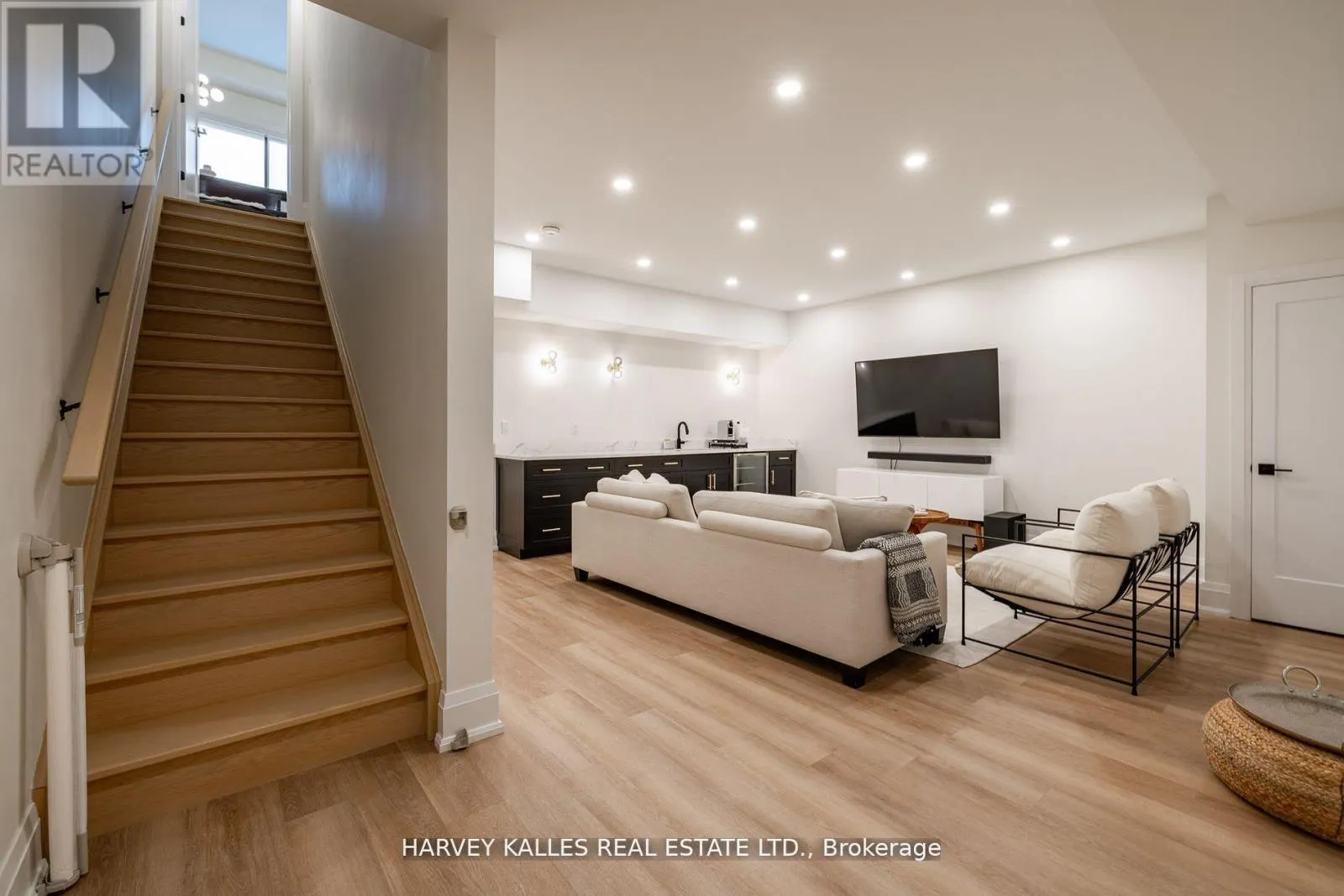 1 - 121 FIDDLERS GREEN ROAD
