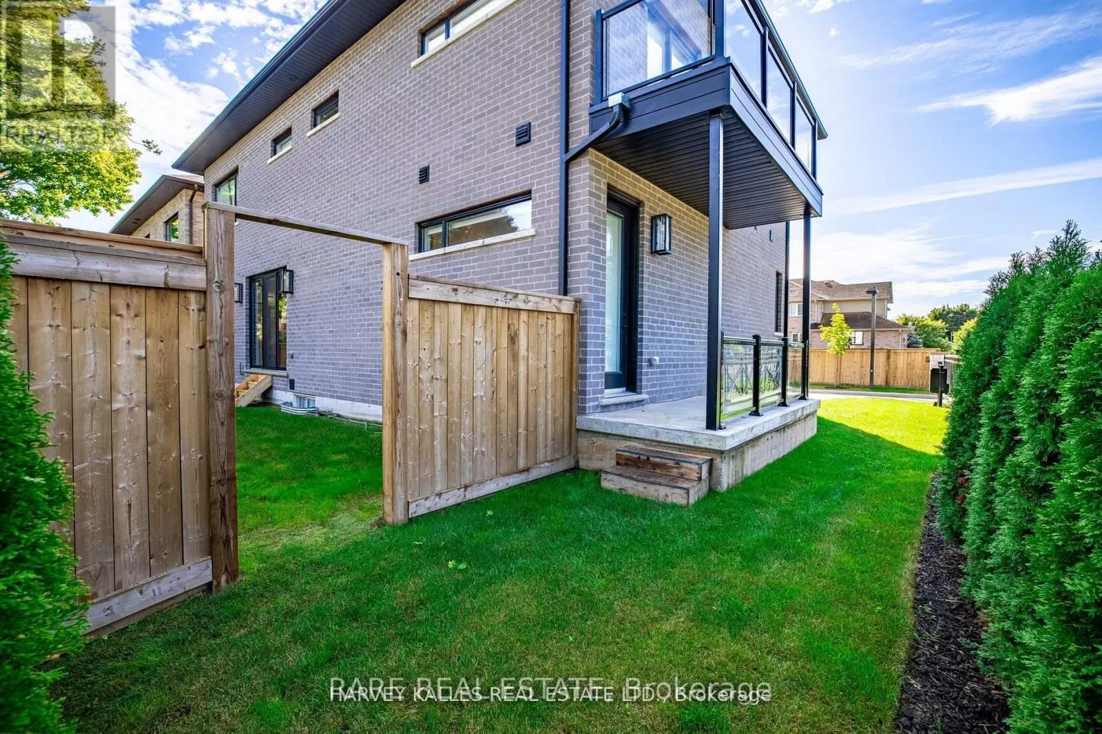 1 - 121 FIDDLERS GREEN ROAD