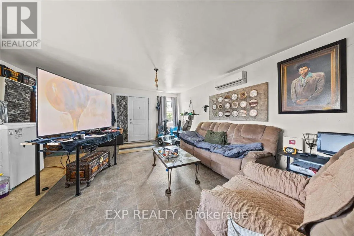 215 LAVERGNE STREET