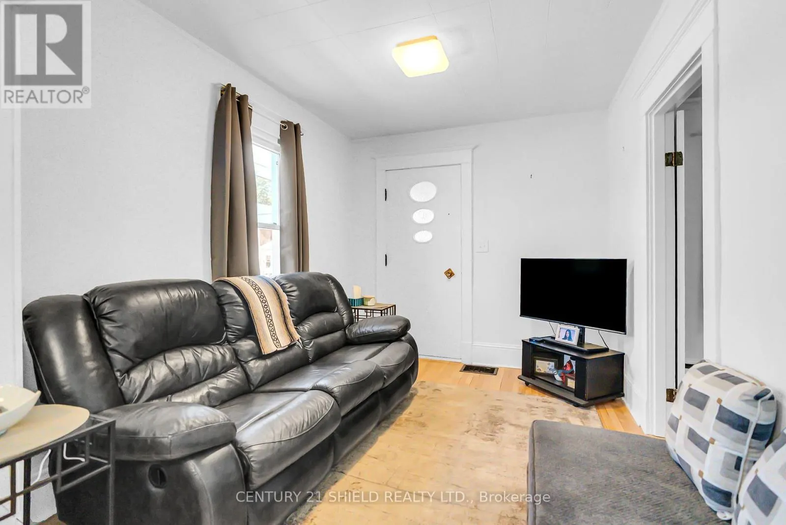607 FIRST STREET E