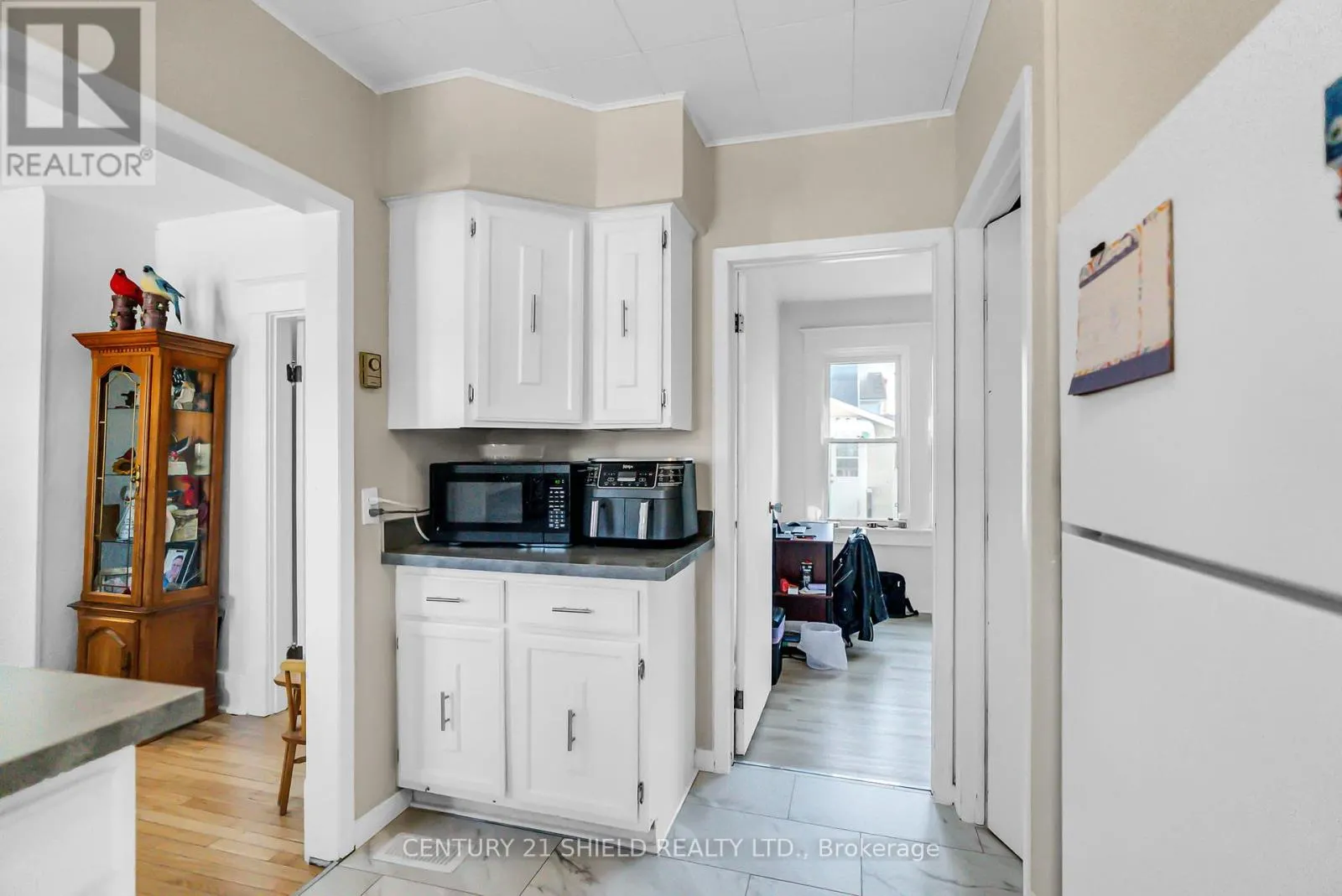 607 FIRST STREET E