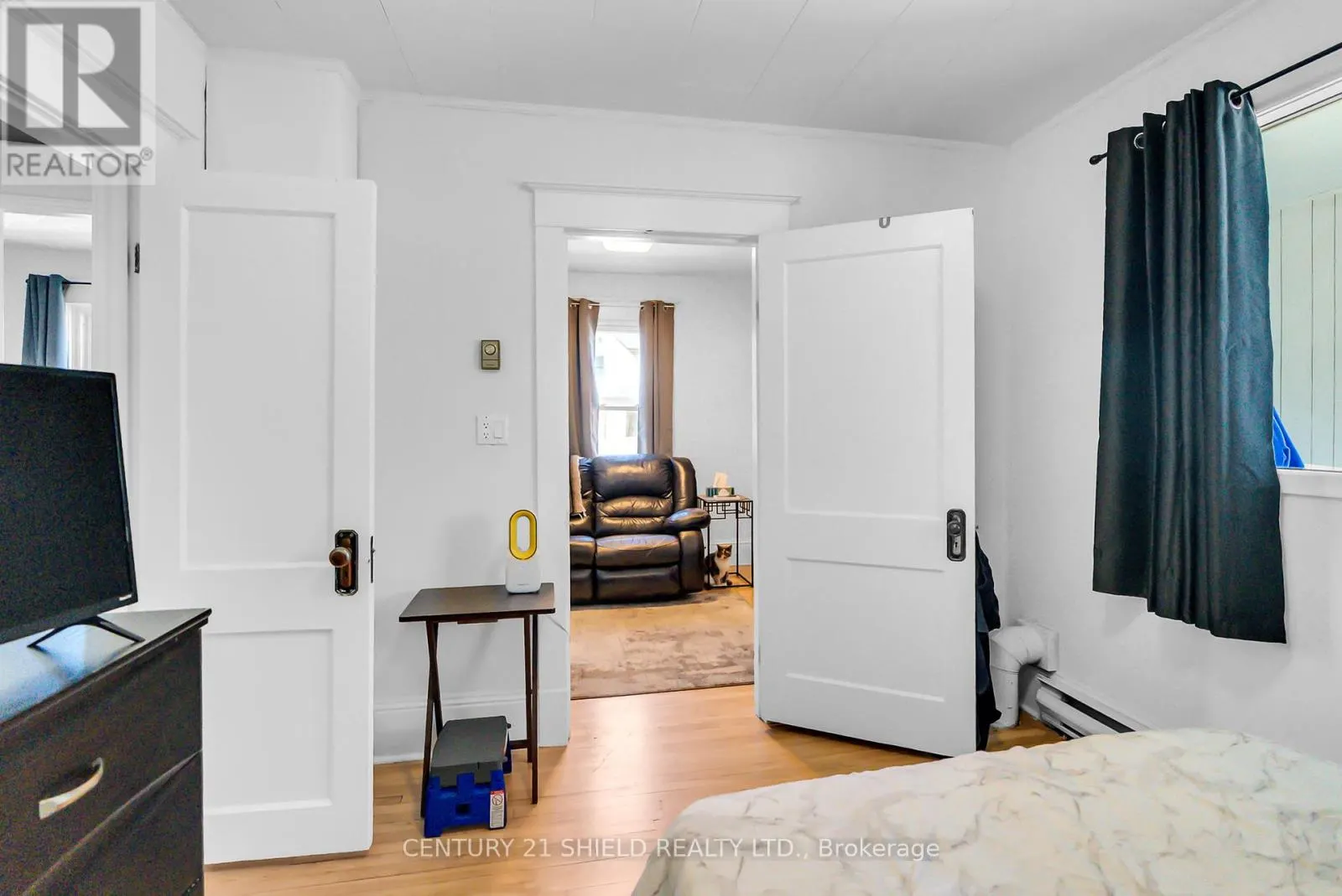 607 FIRST STREET E