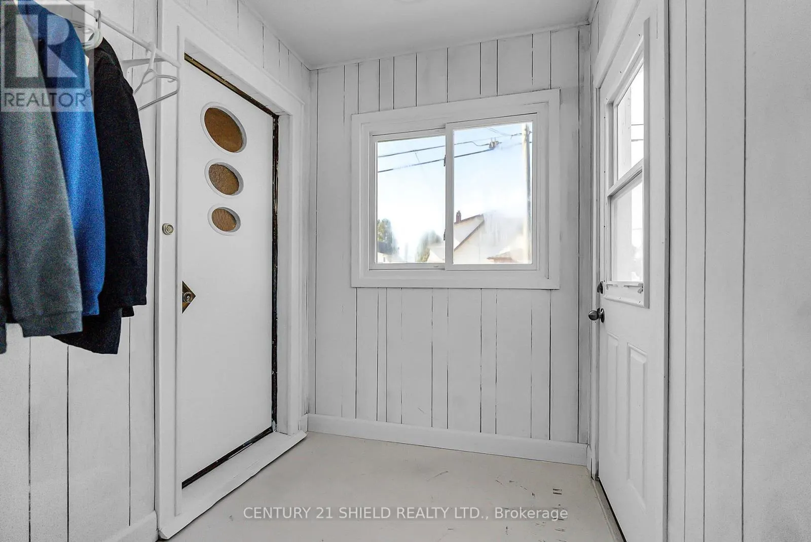 607 FIRST STREET E