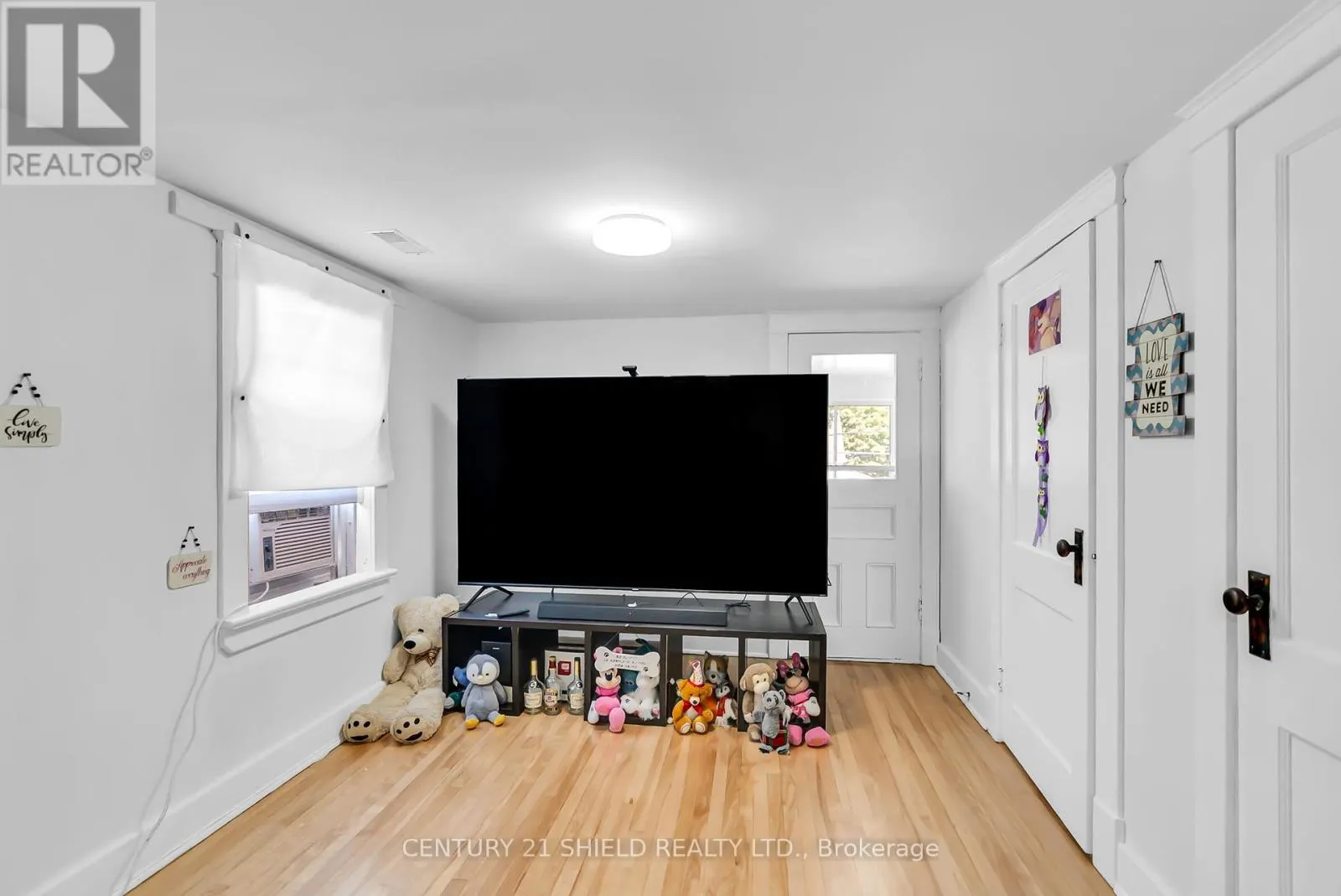 607 FIRST STREET E