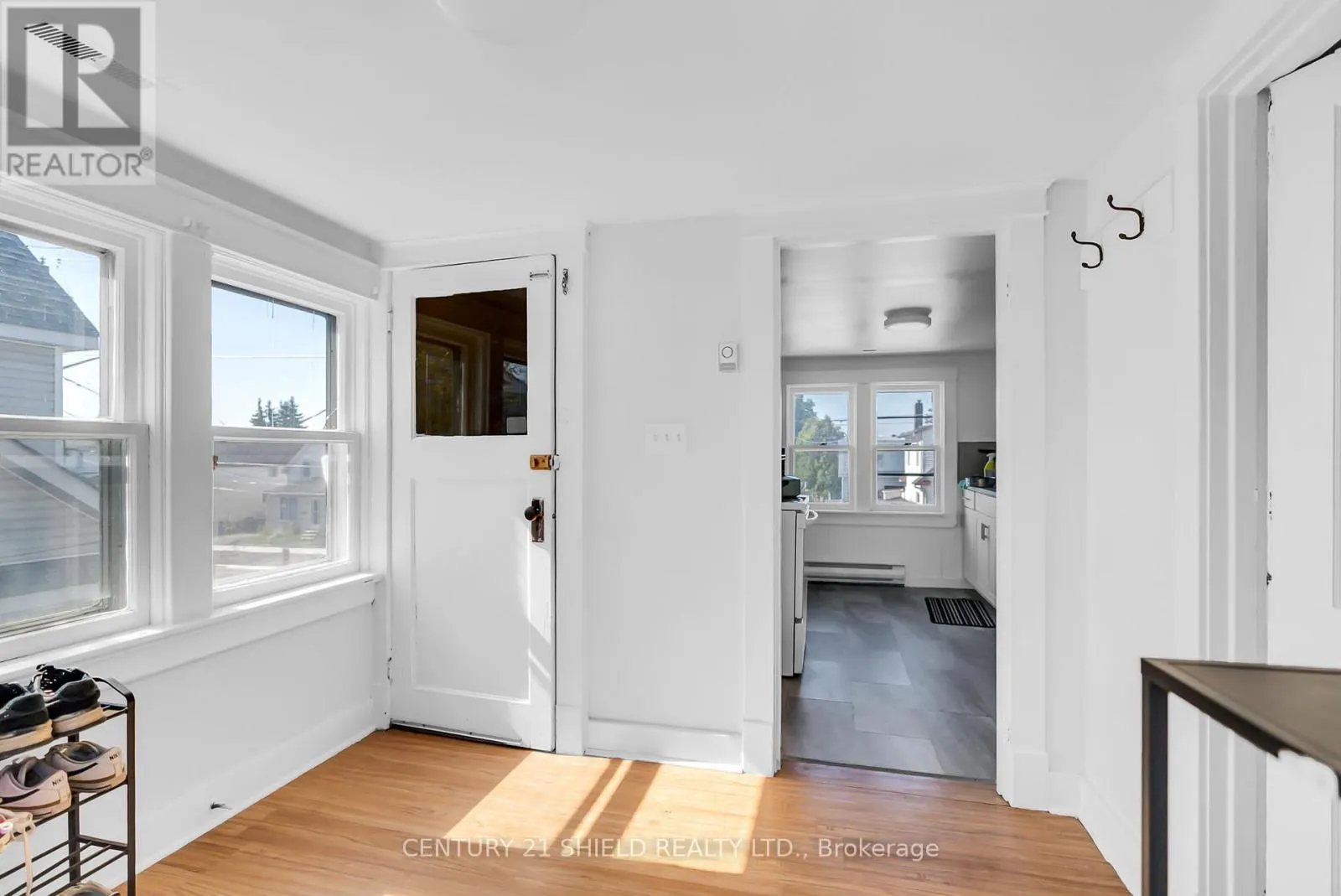 607 FIRST STREET E