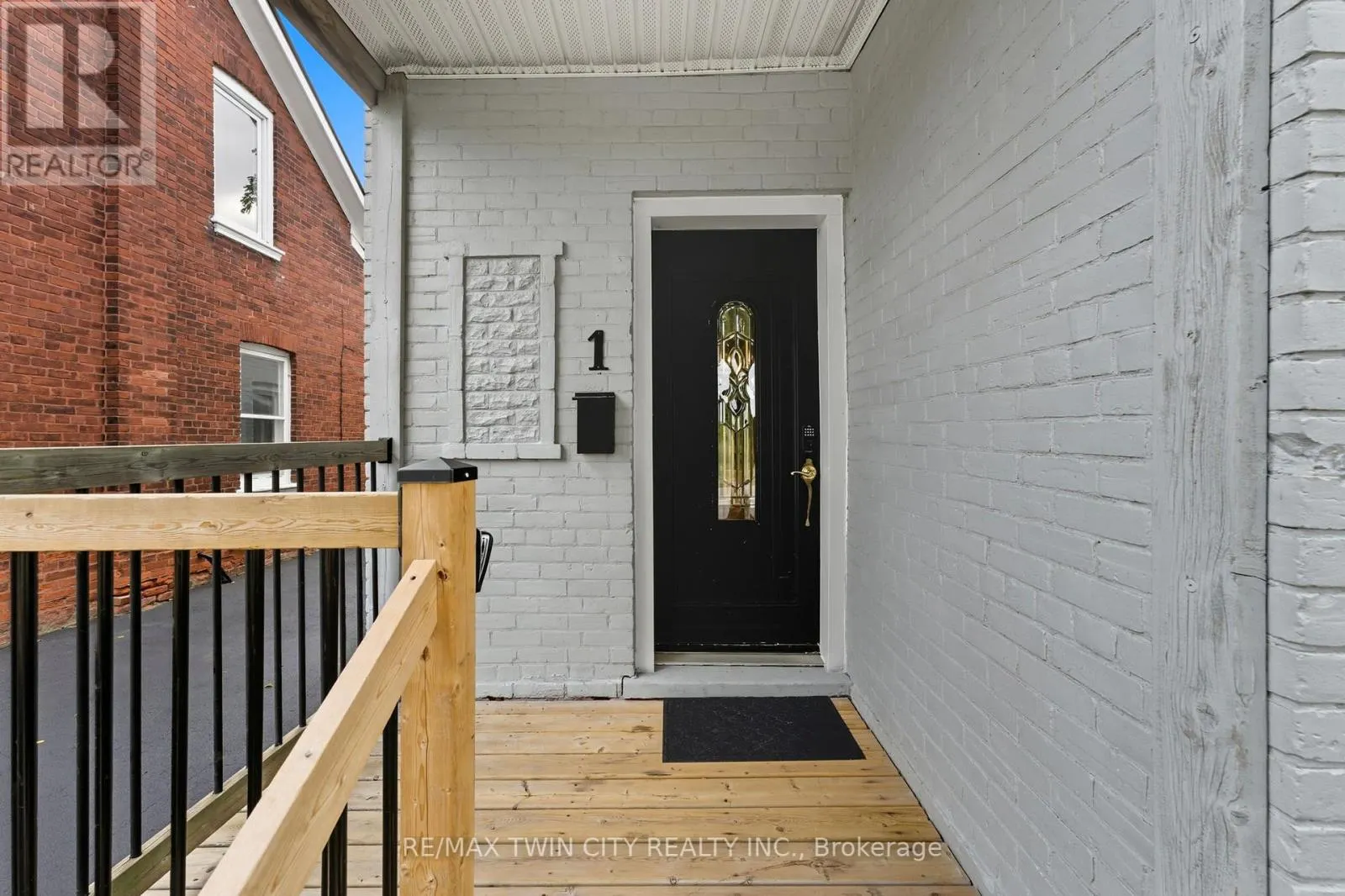 1 ONTARIO STREET