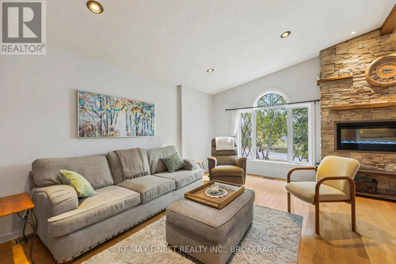939 ELLEN AVENUE