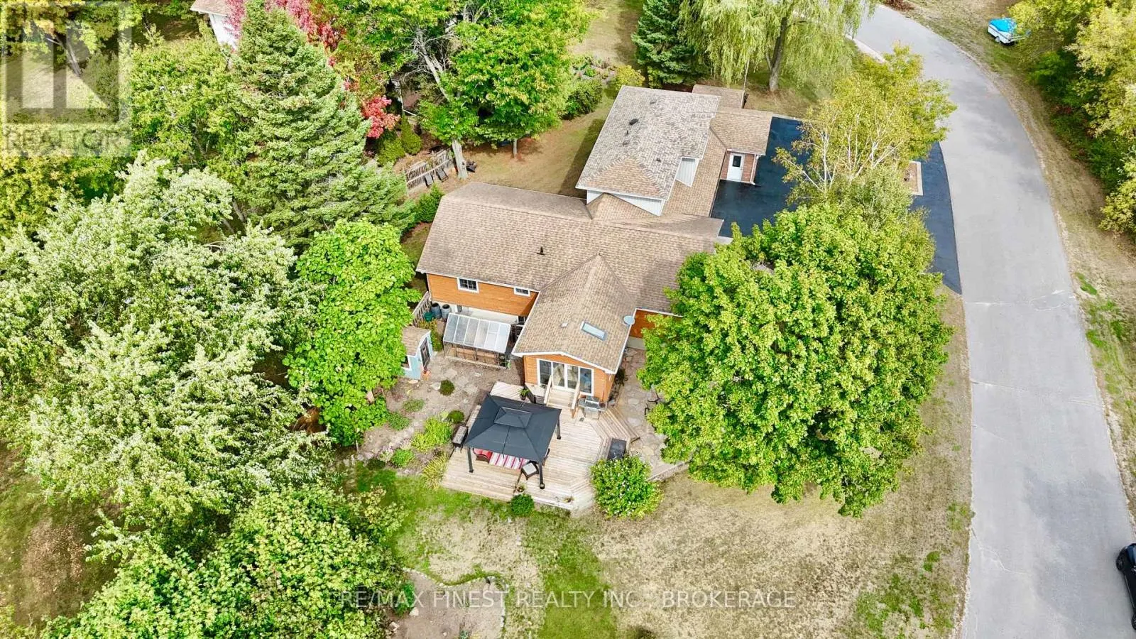939 ELLEN AVENUE