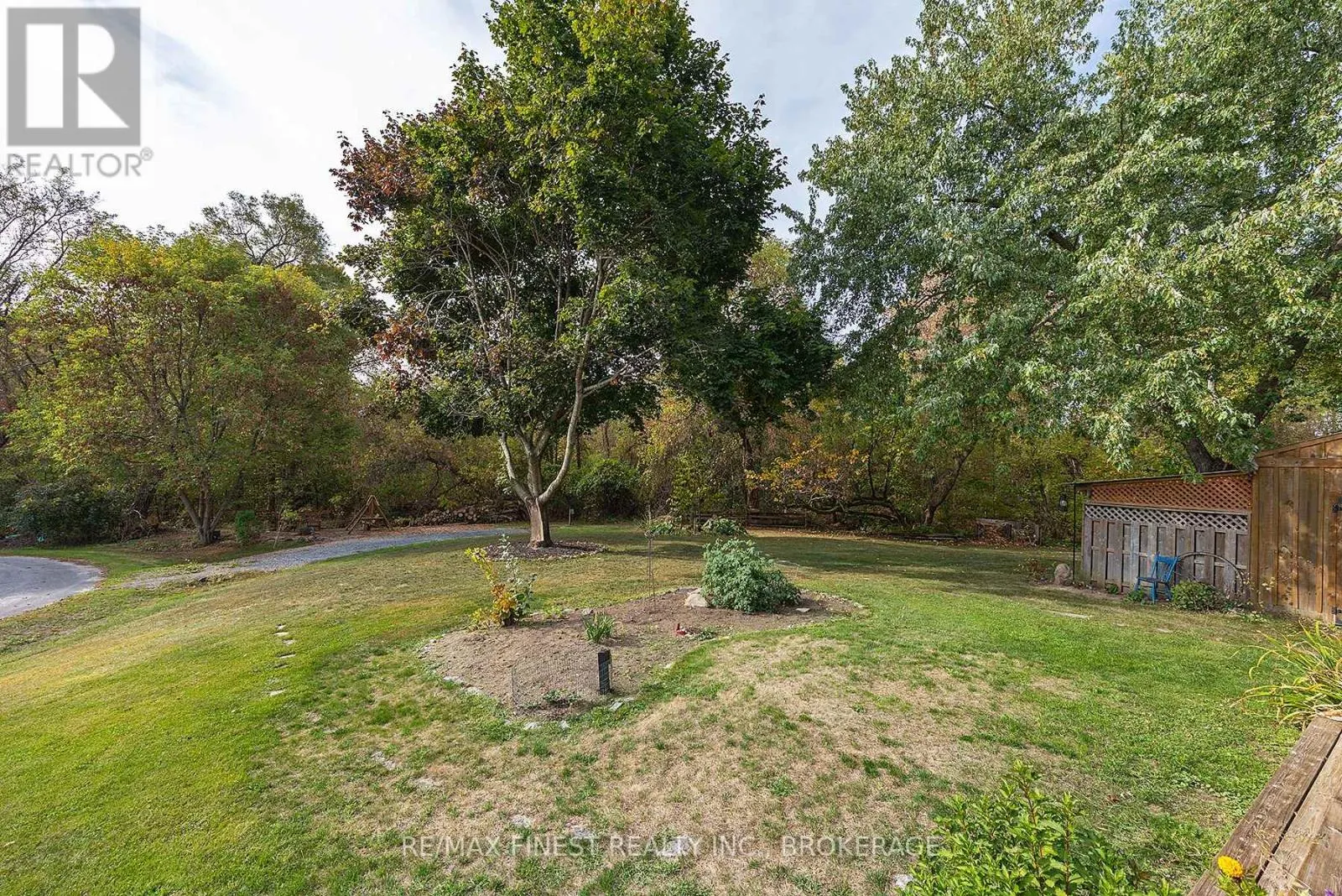 939 ELLEN AVENUE
