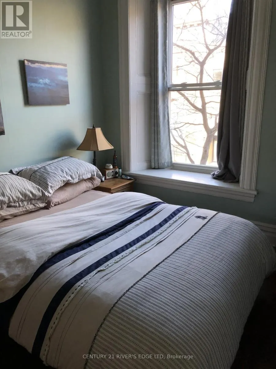 1 - 33 KING STREET W