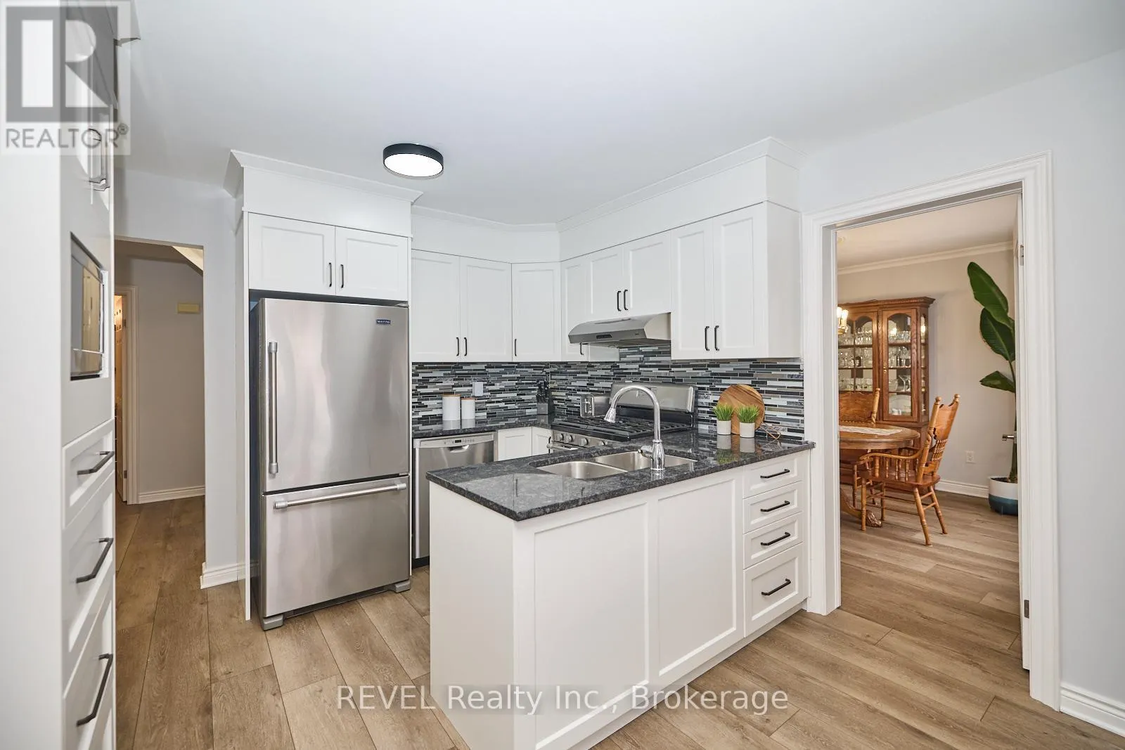 8007 OAKRIDGE DRIVE