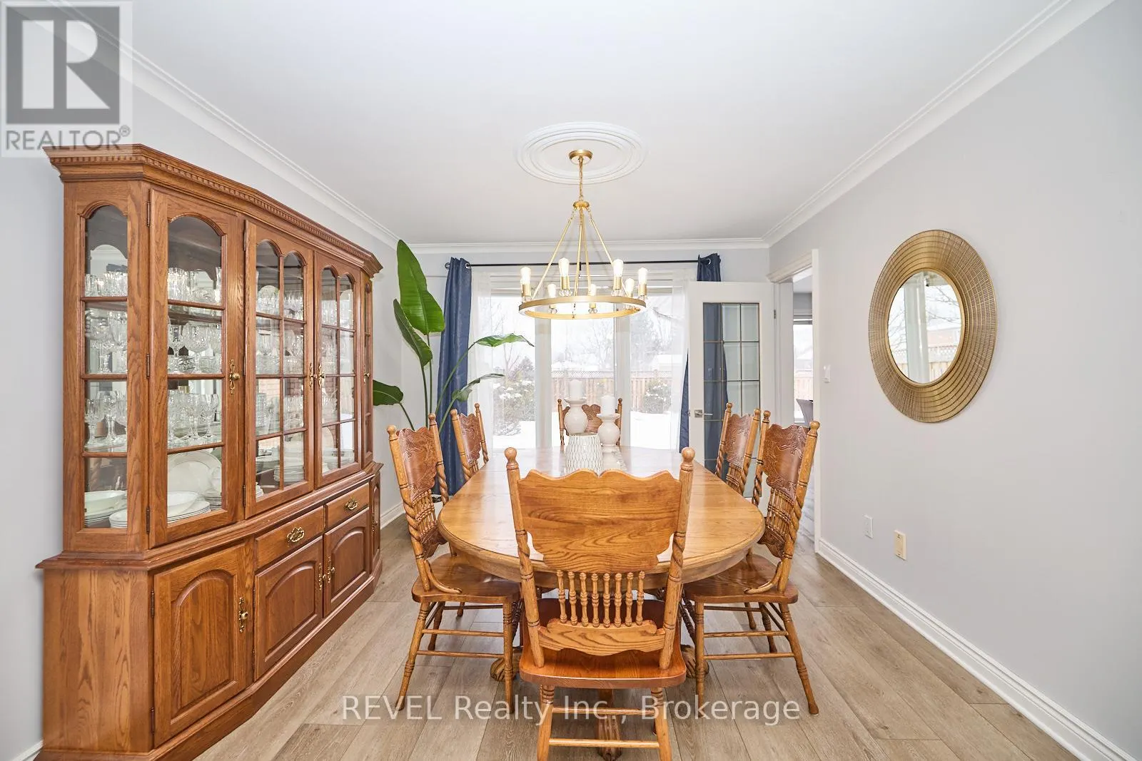 8007 OAKRIDGE DRIVE