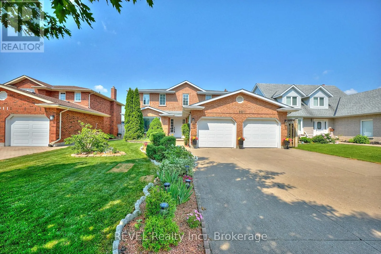 8007 OAKRIDGE DRIVE