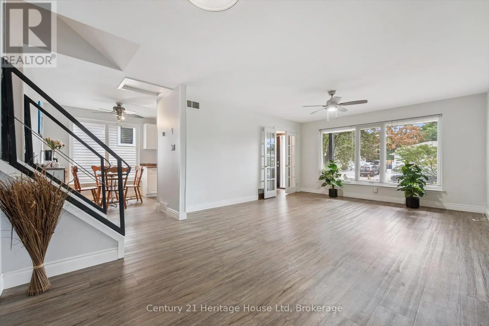 378 WEST ACRES DRIVE