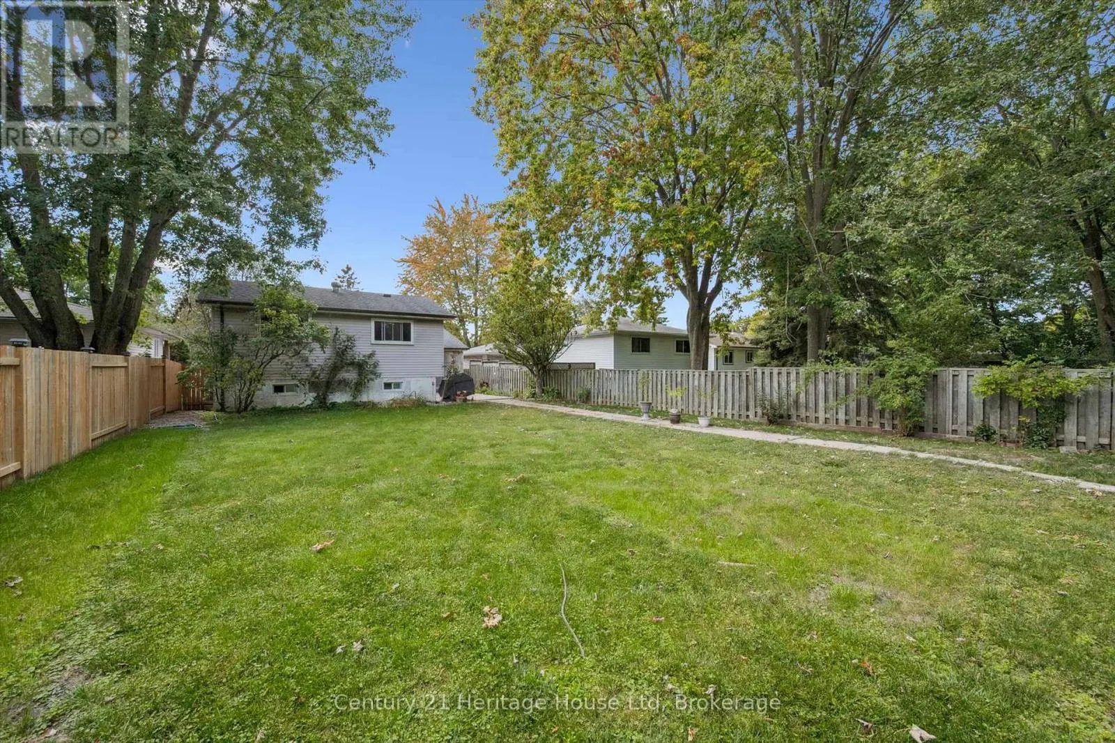 378 WEST ACRES DRIVE
