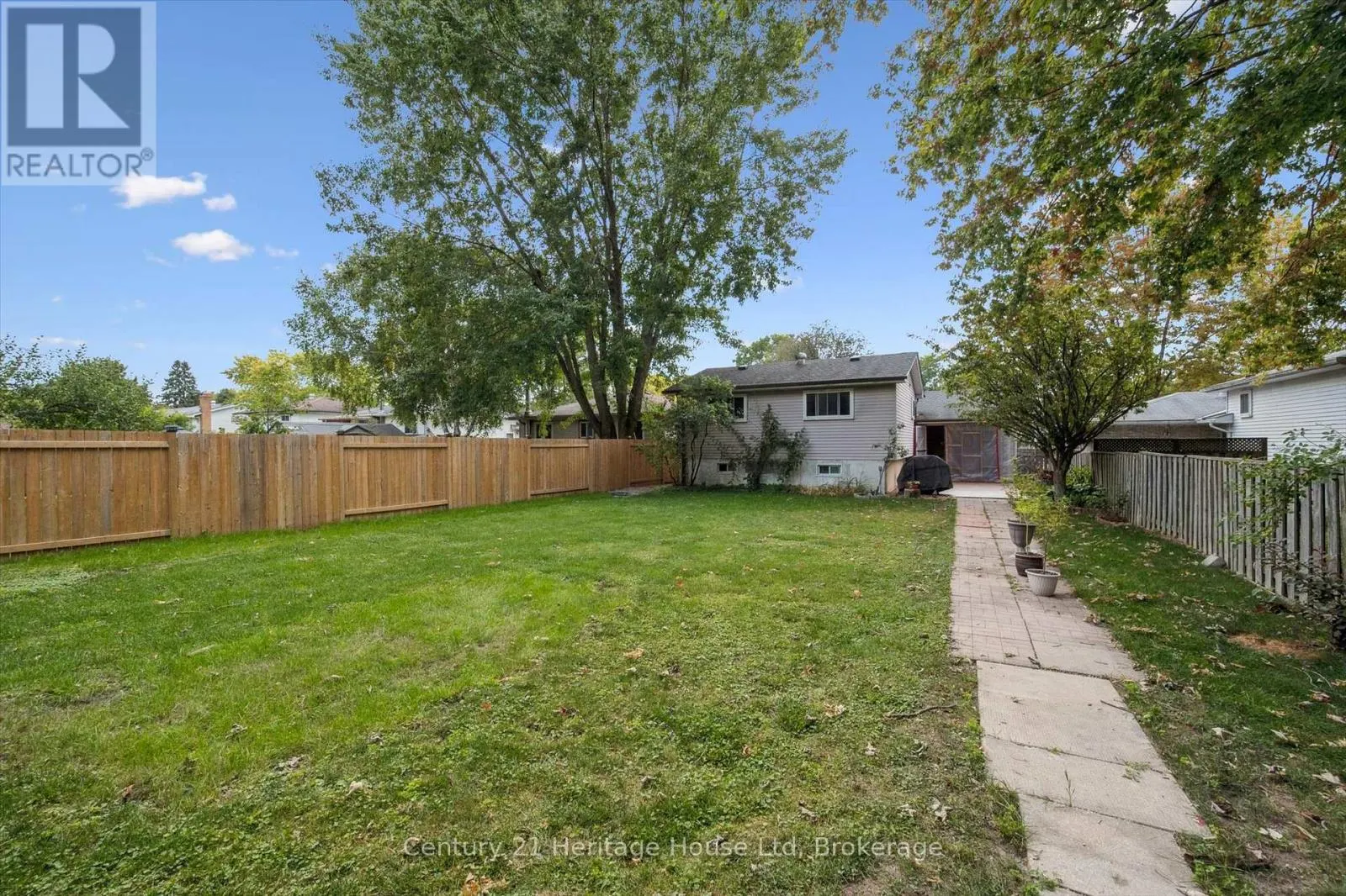 378 WEST ACRES DRIVE