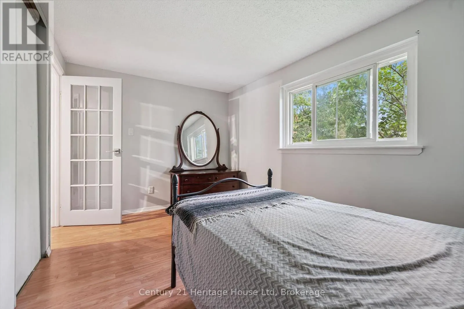 378 WEST ACRES DRIVE