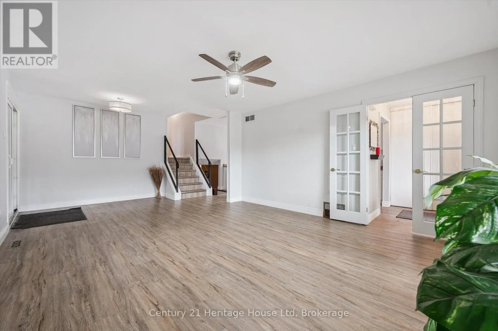378 WEST ACRES DRIVE