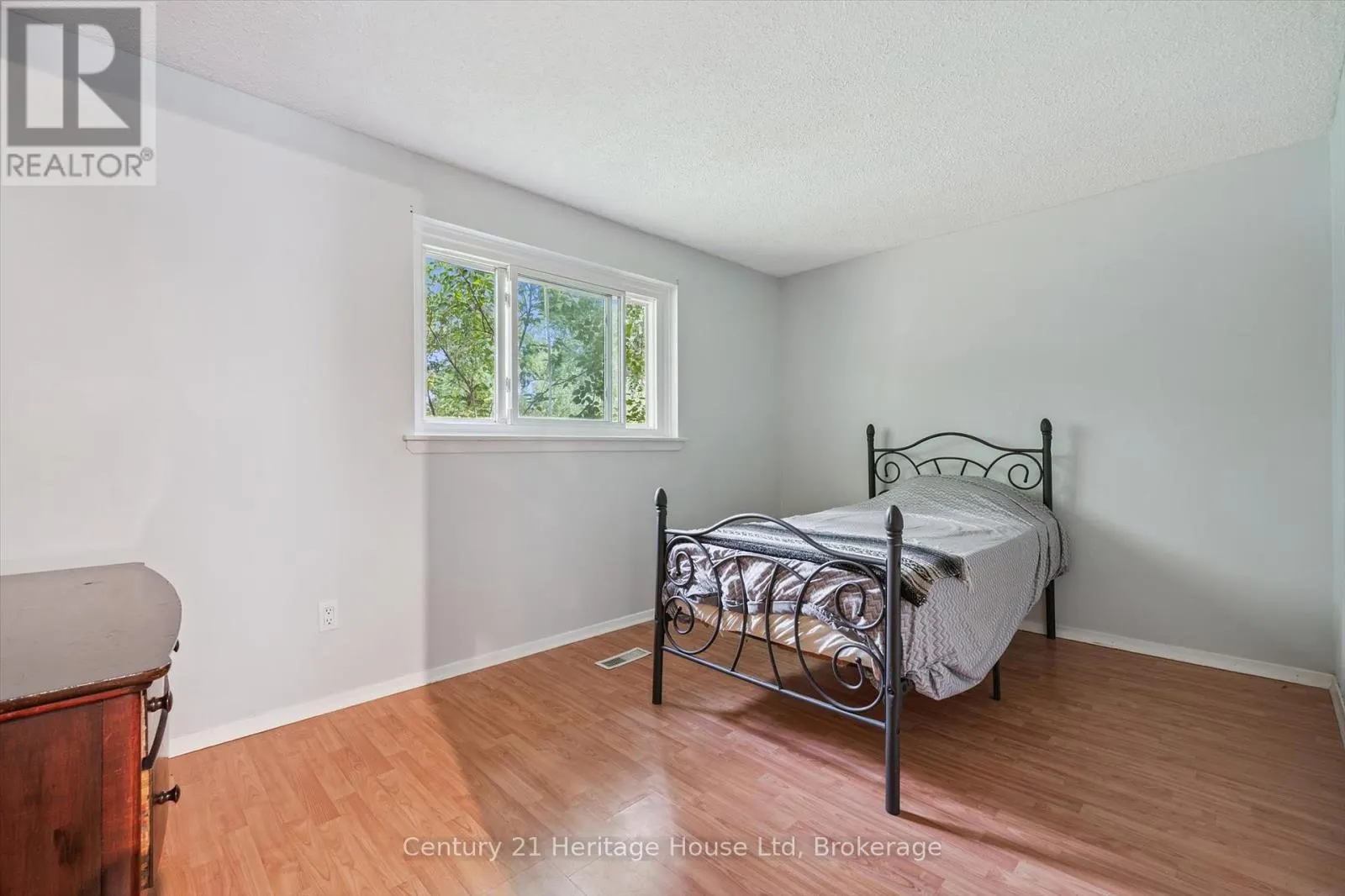 378 WEST ACRES DRIVE