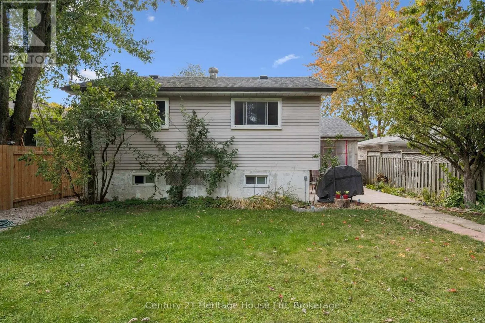 378 WEST ACRES DRIVE