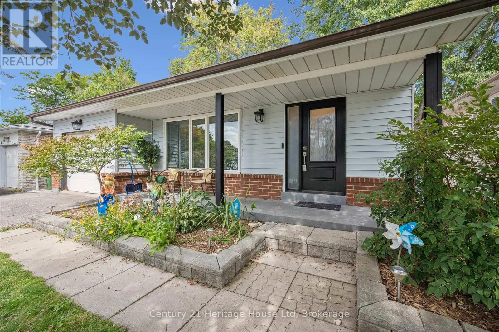 378 WEST ACRES DRIVE