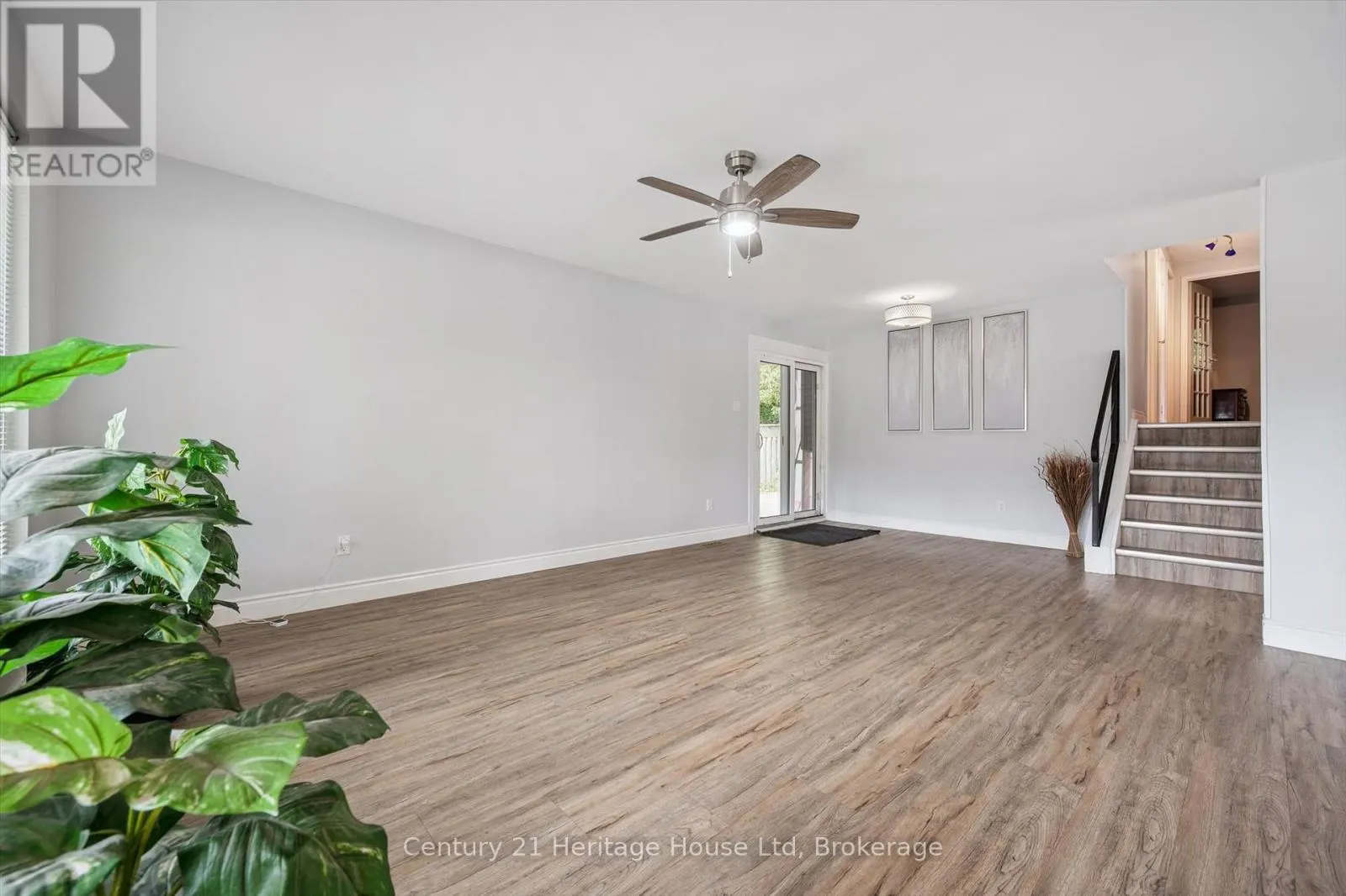 378 WEST ACRES DRIVE