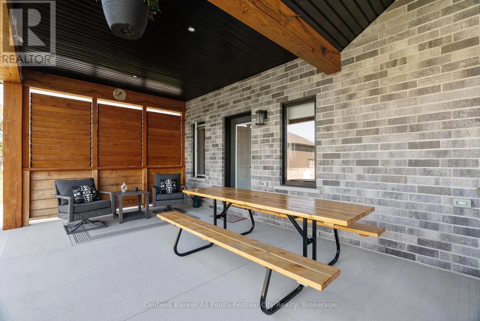 33 WELLINGTON STREET S