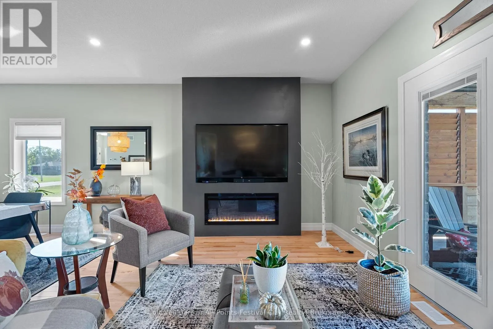 33 WELLINGTON STREET S