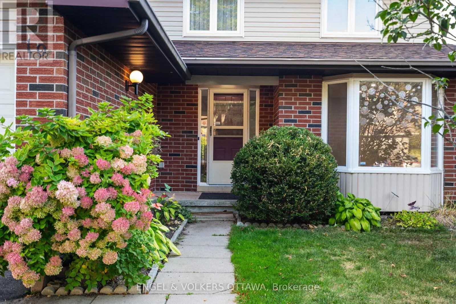 19 MCCLURE CRESCENT