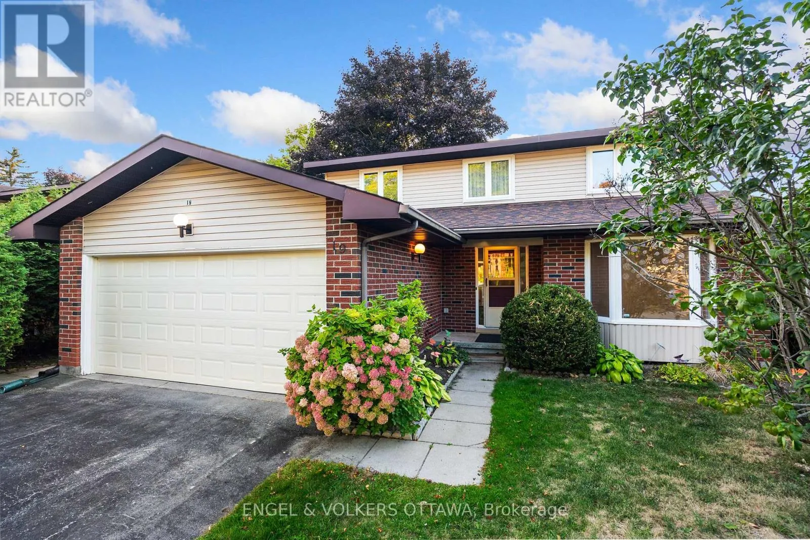 19 MCCLURE CRESCENT