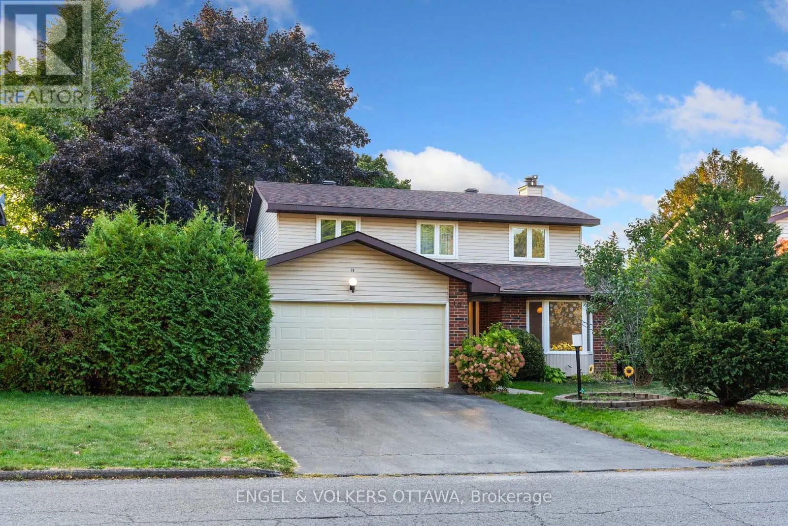 19 MCCLURE CRESCENT